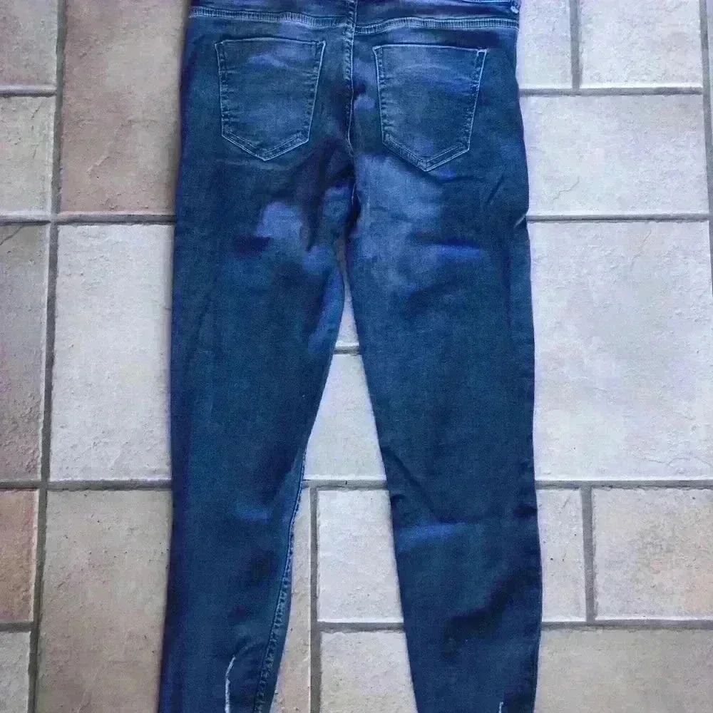 Denim and Co Stretchy Distressed jeans Sz 14 - Picture 2 of 5